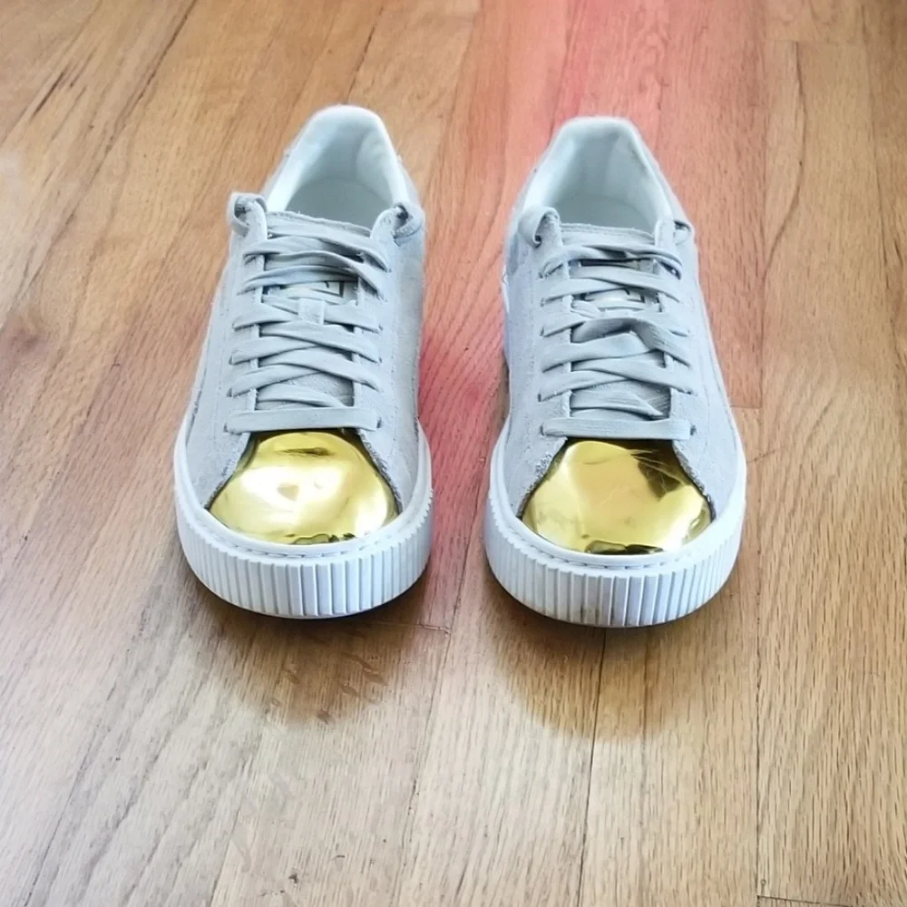 Like new!- Puma Platform Suede Sneaker - Picture 4 of 7